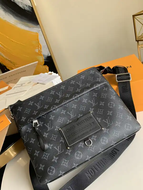 OldCobbler LOUIS VUITTON MESSENGER BAG 0126