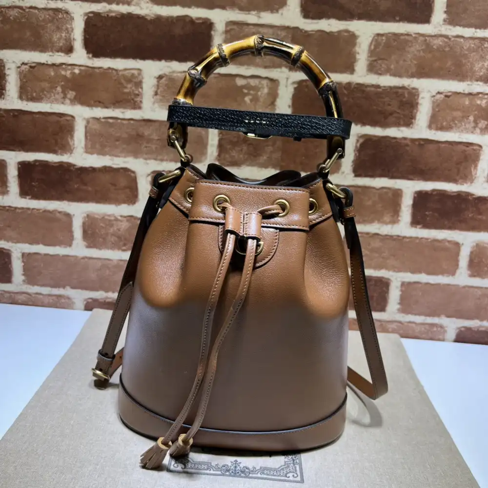 OldCobbler Gucci Diana small bucket bag 0127