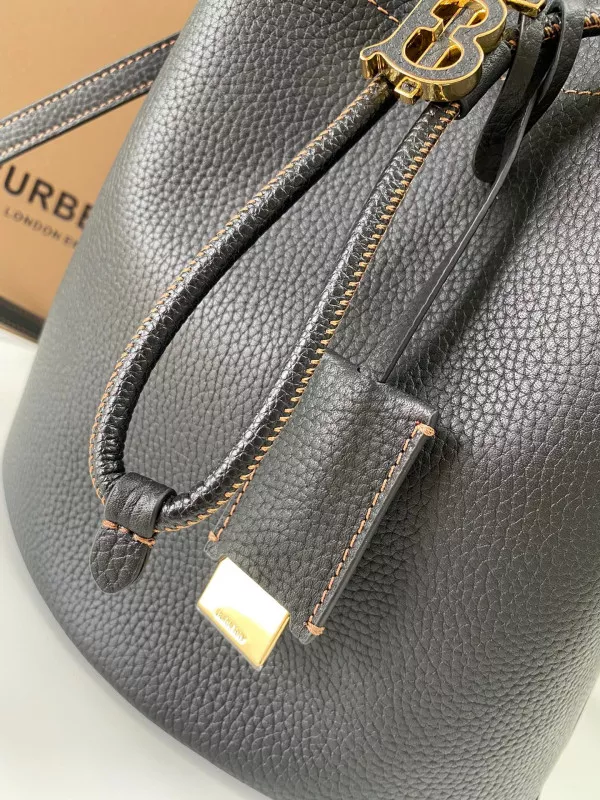 OldCobbler BURBERRY Small TB Bucket Bag 0121