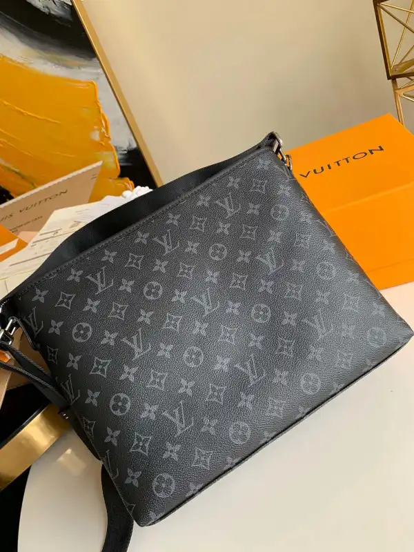 OldCobbler LOUIS VUITTON MESSENGER BAG 0126