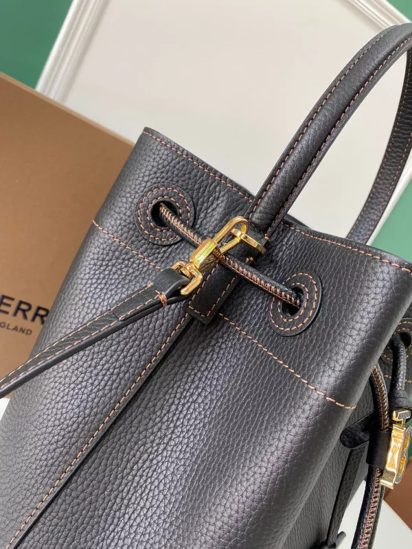 OldCobbler BURBERRY Small TB Bucket Bag 0121