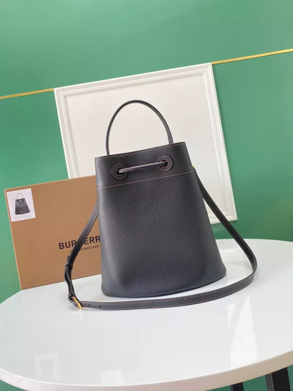 OldCobbler BURBERRY Small TB Bucket Bag 0121