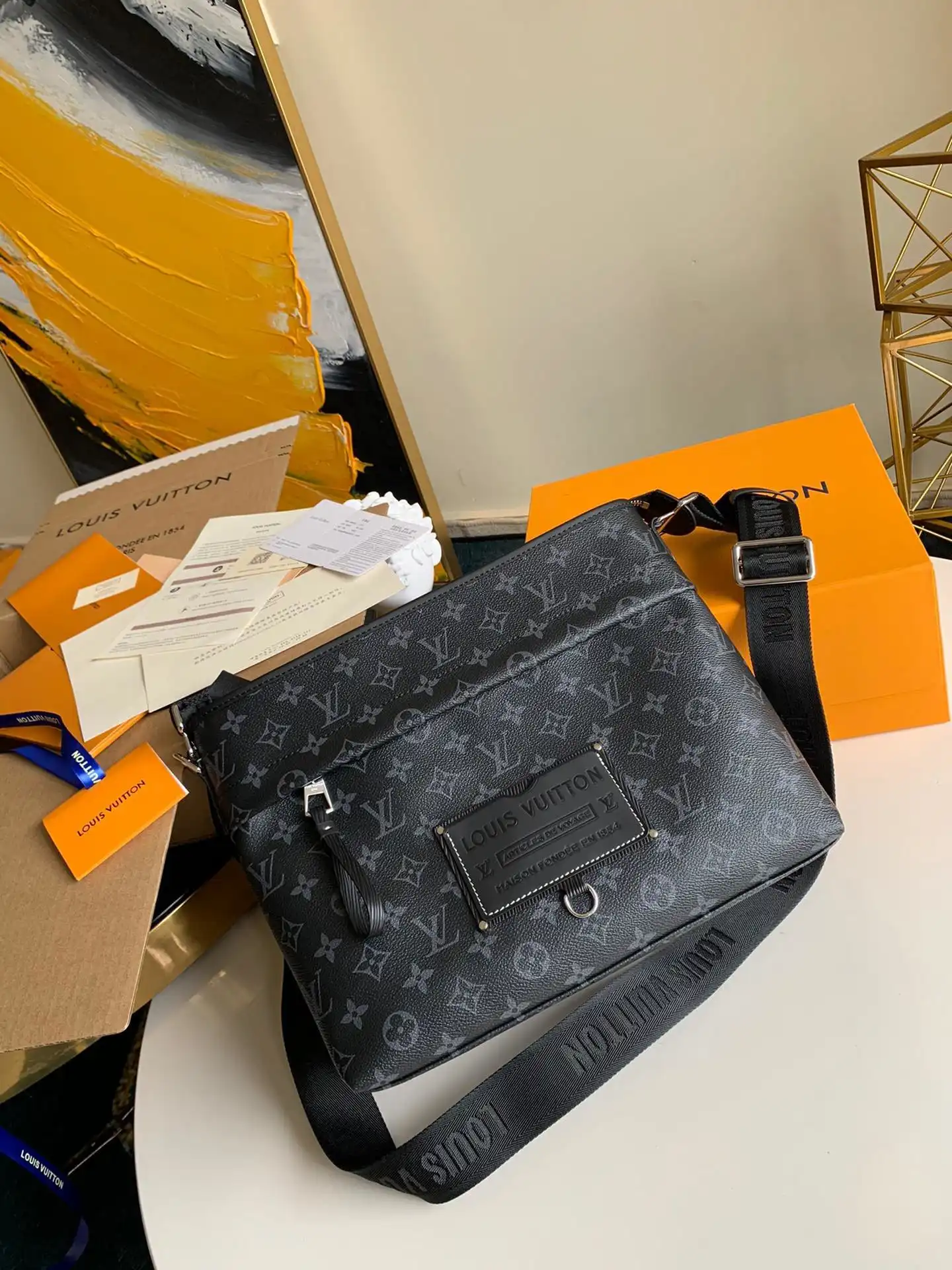 LOUIS VUITTON MESSENGER BAG 0126