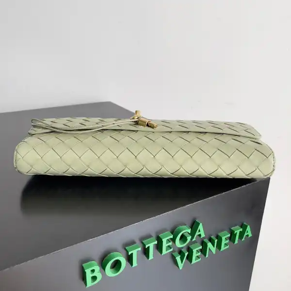 OldCobbler BOTTEGA VENETA Long CHANELutch Andiamo With Handle 0123