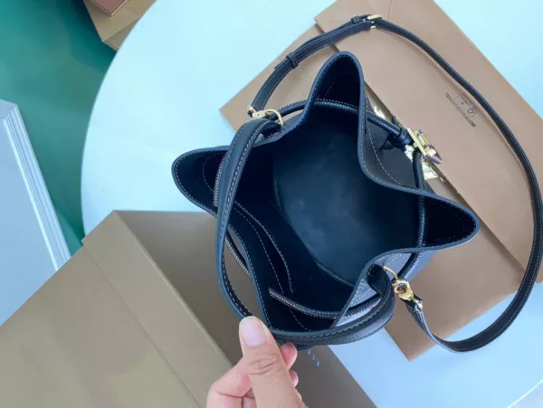 OldCobbler BURBERRY Small TB Bucket Bag 0121