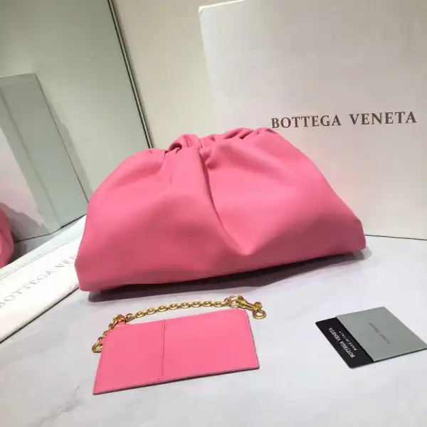 BOTTEGA VENETA THE POUCH 0123