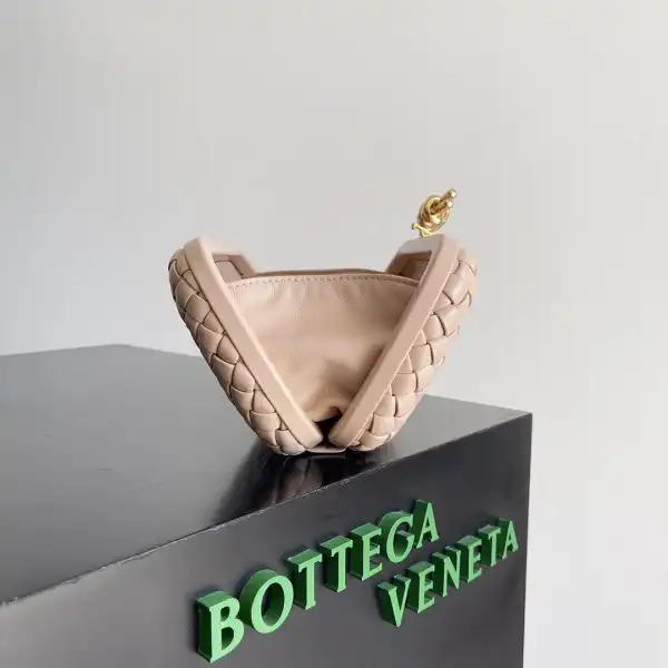 OldCobbler BOTTEGA VENETA Knot Minaudiere-20-12-5.5cm 0123