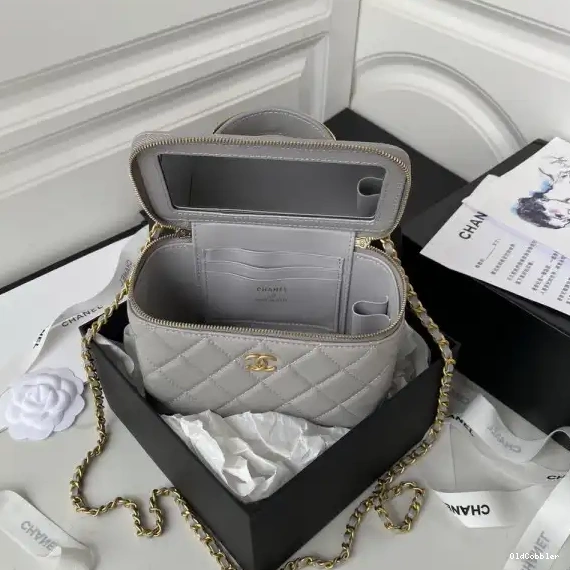 OldCobbler CHANEL VANITY WITH CHAIN 0209