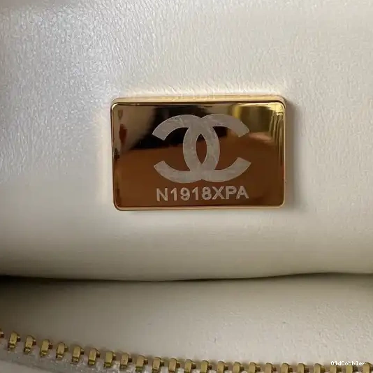 OldCobbler CHANEL BAG WITH TOP  HANDLE 0213