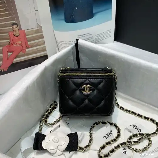 OldCobbler VANITY CHANEL WITH SMALL CHAIN 0211