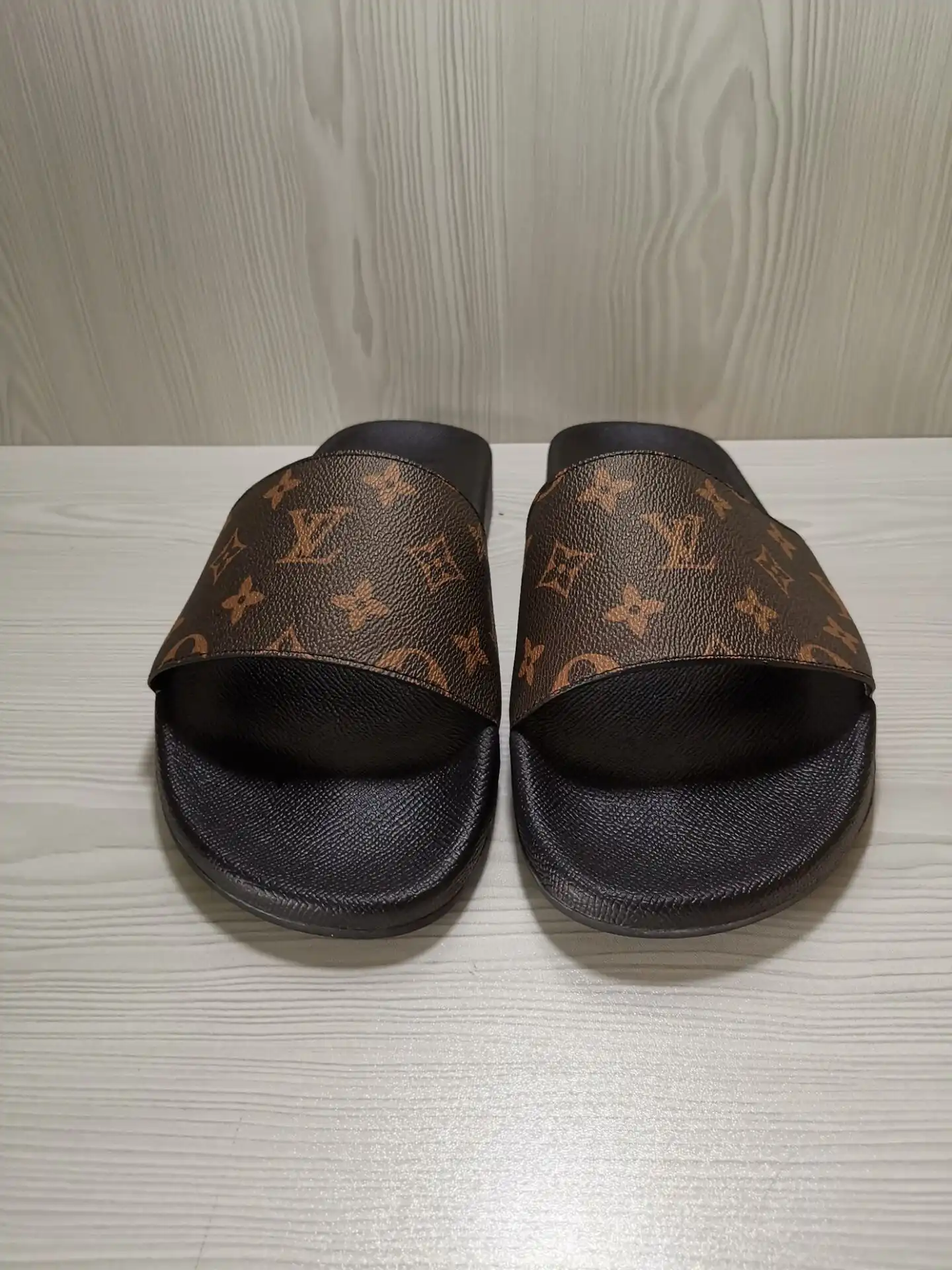 OldCobbler LOUIS VUITTON SLIPPERS 0205