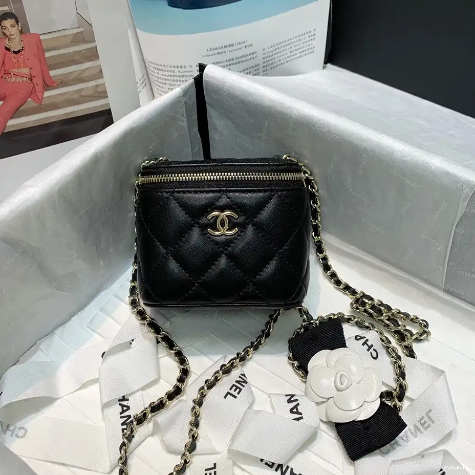 OldCobbler VANITY CHANEL WITH SMALL CHAIN 0211