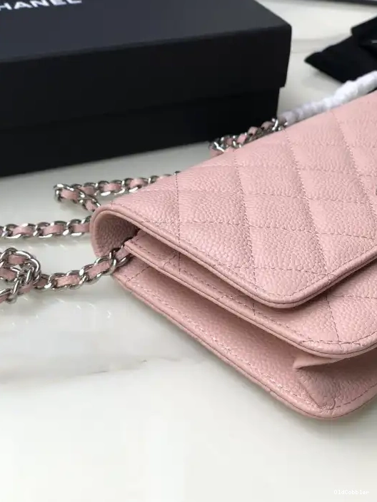 OldCobbler CAVIAR WALLET HARDWARE WITH SILVER CHAIN CHANEL 0221