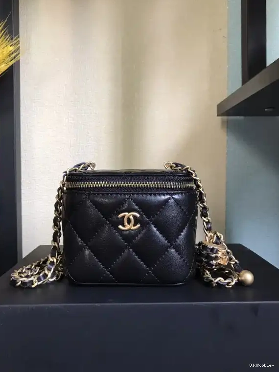 OldCobbler CHANEL CHAIN WITH SMALL VANITY 0208