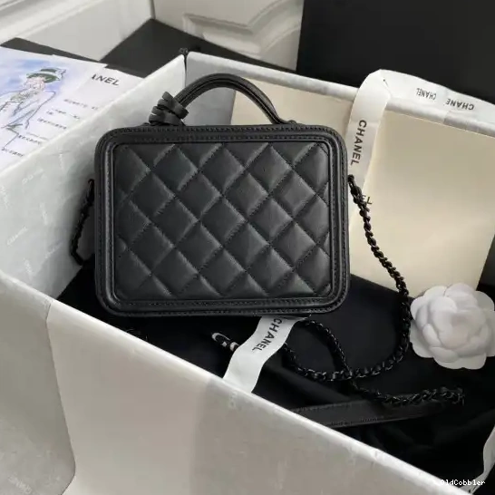 OldCobbler CHANEL VANITY CASE 0211