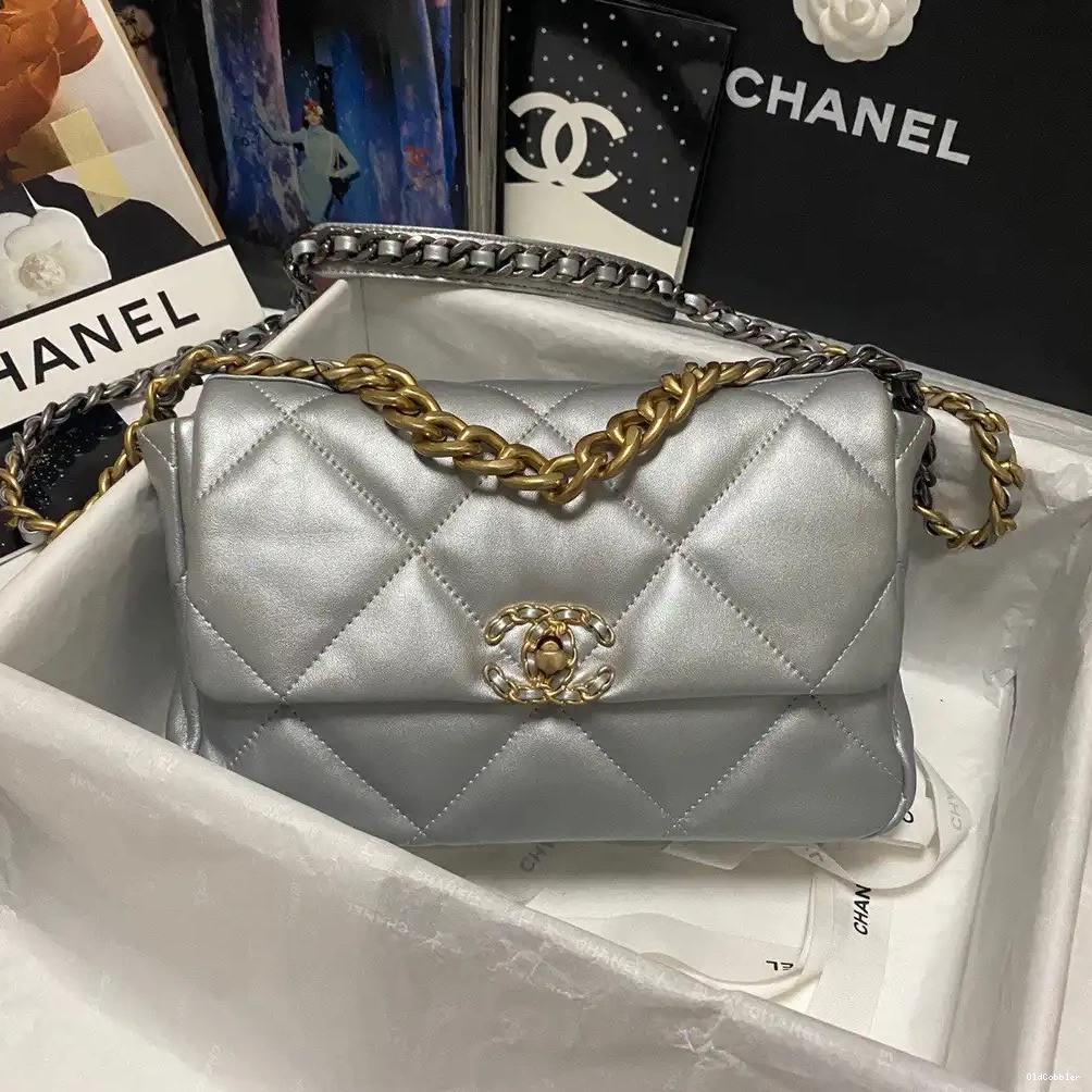 FLAP CHANEL BAG 19 0228