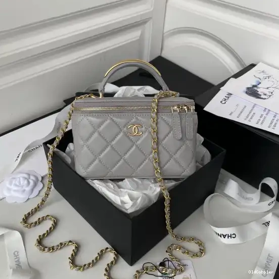 OldCobbler CHANEL VANITY WITH CHAIN 0209