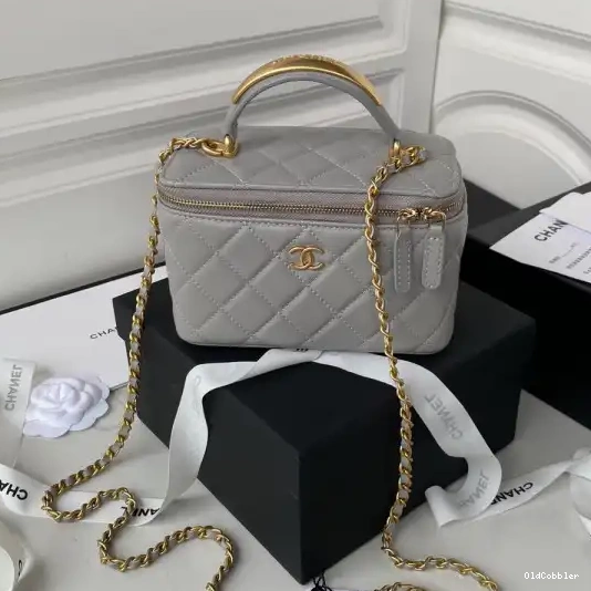 OldCobbler CHANEL VANITY WITH CHAIN 0209