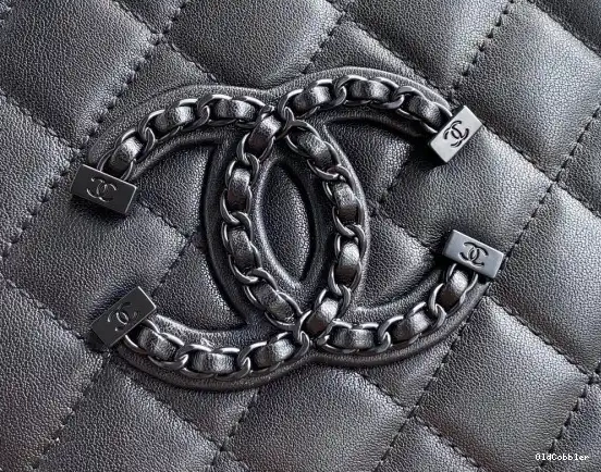 OldCobbler CHANEL VANITY CASE 0211